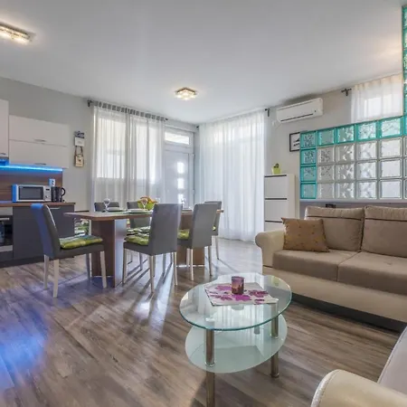 Vlatka * Novi Vinodolski